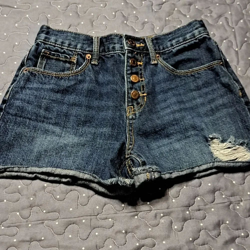 Old Navy button fly jean shorts size 10